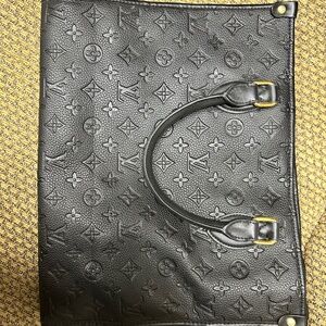 Louis Vuitton style OnTheGo MM shoulder bag in black Monogram Empreinte leather